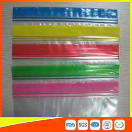 Chine Sacs zip-lock d'emballage en plastique transparent antistatiques avec la lèvre bleue supérieure de tirette fournisseur